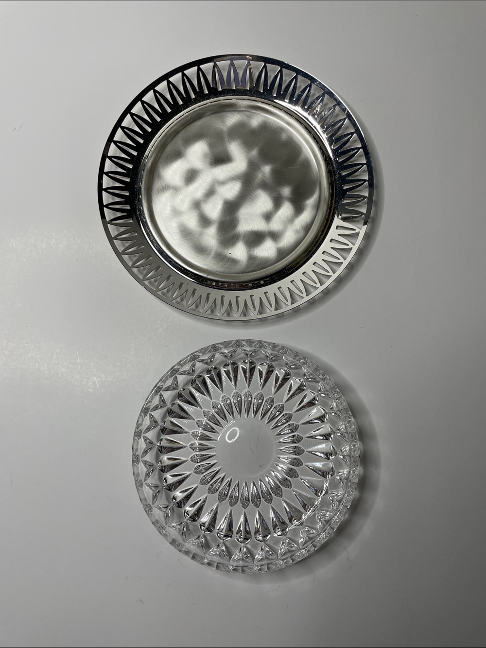 Vintage 1974 Ilkora Crystal Serving Bowl with Silver-Plated Rim - Picture 3 of 8